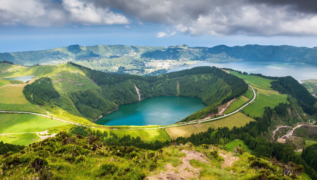 Azores-lago-paisaje-verde_2